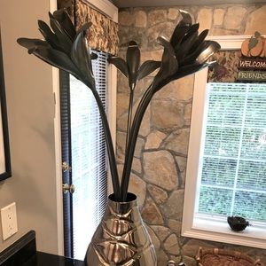 Pier Imports Metal vase and 5 metal flowers